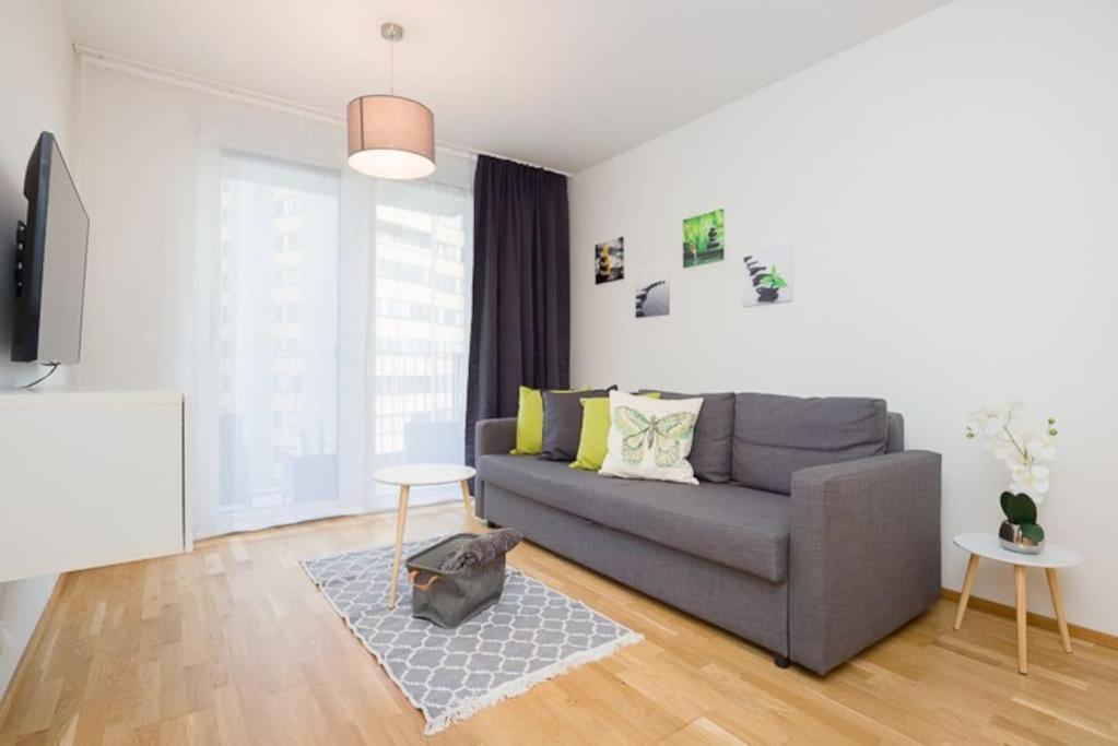 Premium City Apartment With Balcony! Free Garage Parking Included! Вена Экстерьер фото